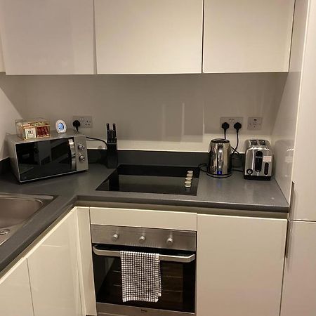 Spacious 1 Bed Relocation Apartment Free Parking, Брирли Хилл Экстерьер фото