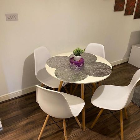 Spacious 1 Bed Relocation Apartment Free Parking, Брирли Хилл Экстерьер фото