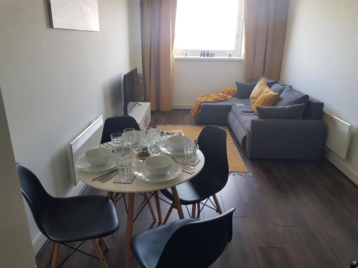 Spacious 1 Bed Relocation Apartment Free Parking, Брирли Хилл Экстерьер фото