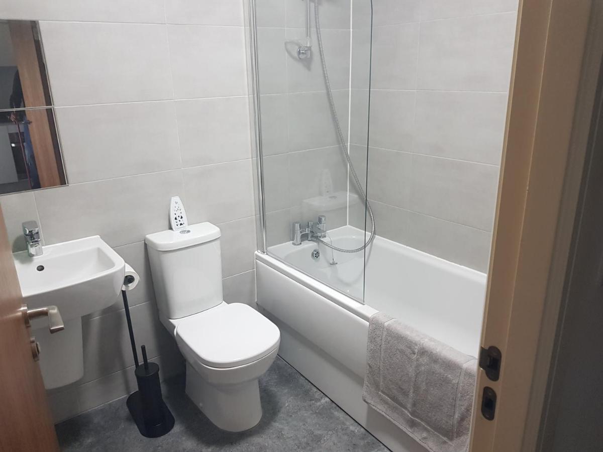 Spacious 1 Bed Relocation Apartment Free Parking, Брирли Хилл Экстерьер фото