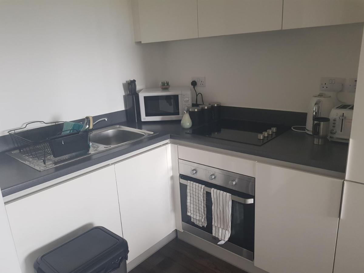 Spacious 1 Bed Relocation Apartment Free Parking, Брирли Хилл Экстерьер фото