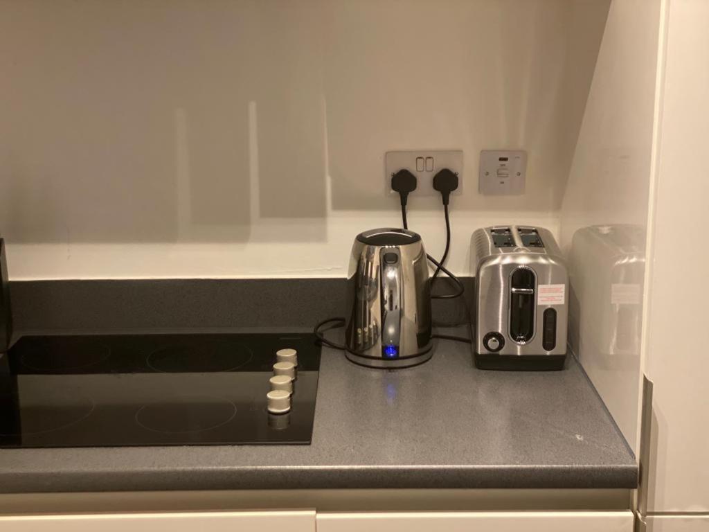 Spacious 1 Bed Relocation Apartment Free Parking, Брирли Хилл Экстерьер фото