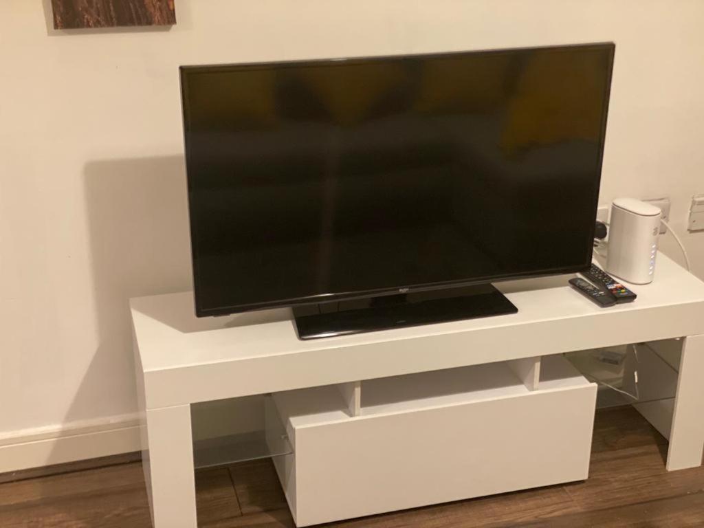 Spacious 1 Bed Relocation Apartment Free Parking, Брирли Хилл Экстерьер фото