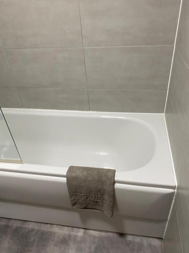 Spacious 1 Bed Relocation Apartment Free Parking, Брирли Хилл Экстерьер фото
